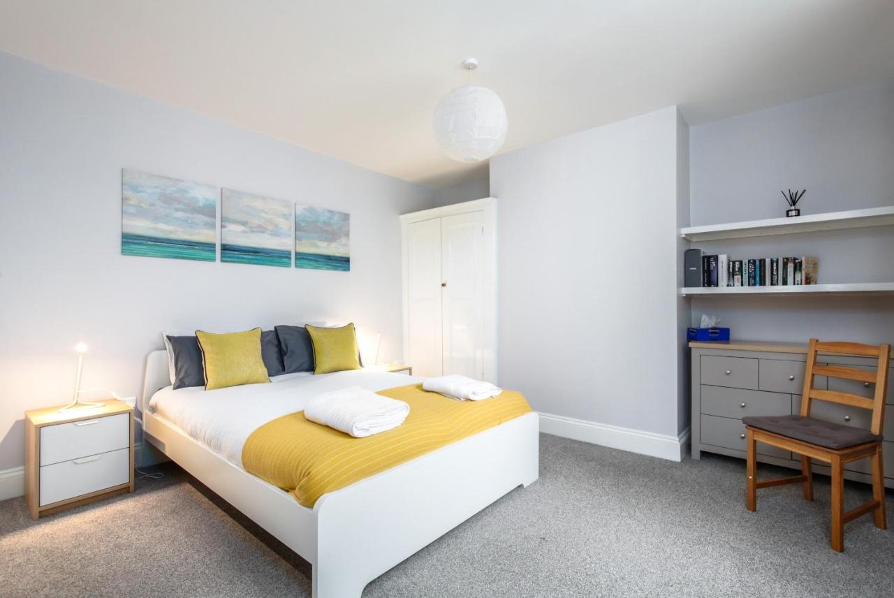 Apartment Bedzzz - Booklovers Dream Preston (Lancashire)