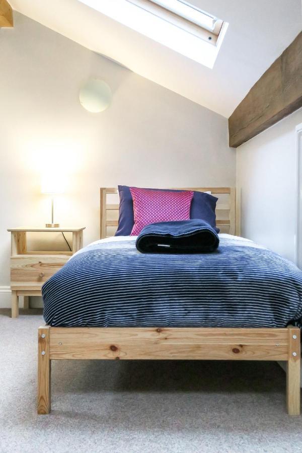 Apartment Bedzzz - Booklovers Dream