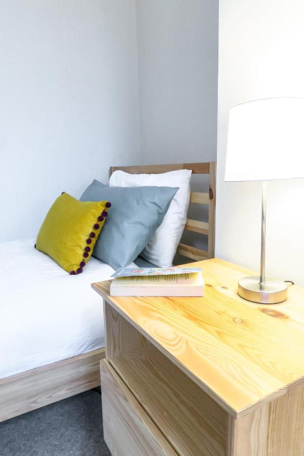 Apartment Bedzzz - Booklovers Dream *